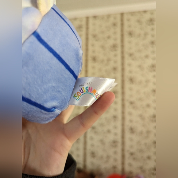 Squishmallow Blueberry cupcake - Picture 3 of 3